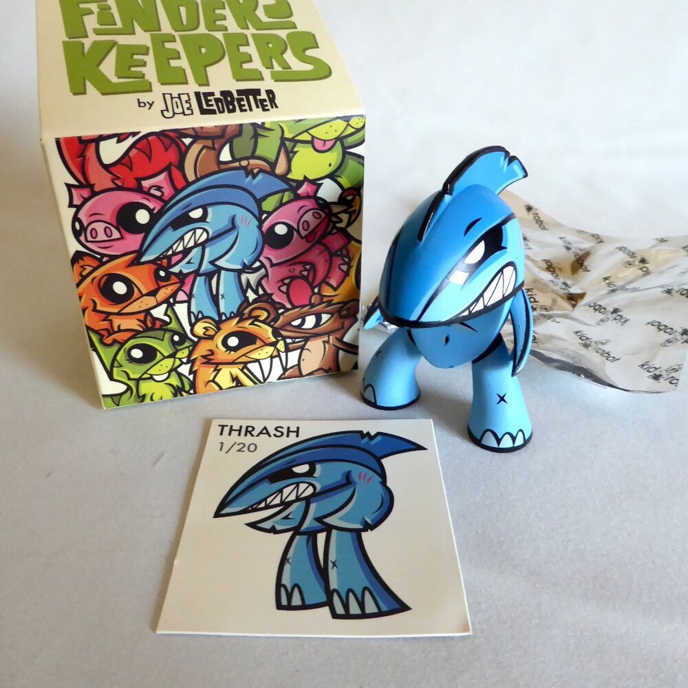 NEW 2007 KIDROBOT FINDERS KEEPERS THRASH SHARK 1/20 DESIGNER VINYL FIGURE
